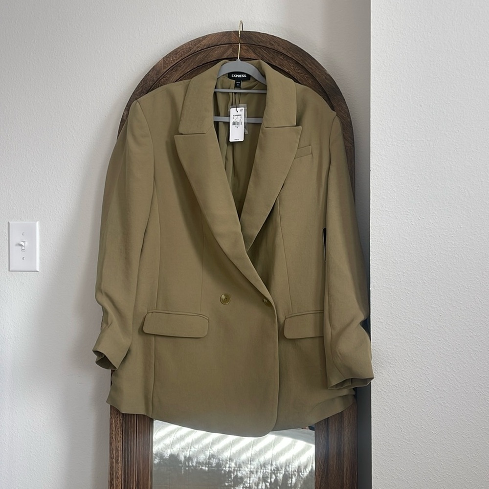 NWT Express boyfriend style blazer in green size medium